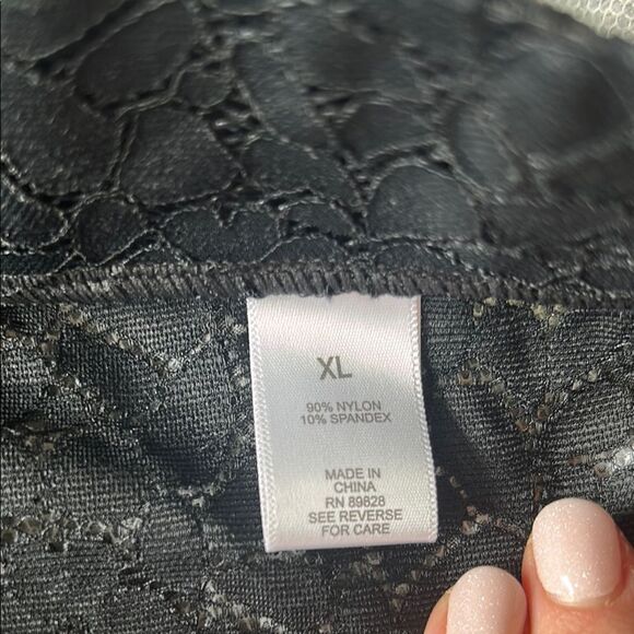 Logo layers by Lori Goldstein Black Lace Capri - Picture 4 of 7